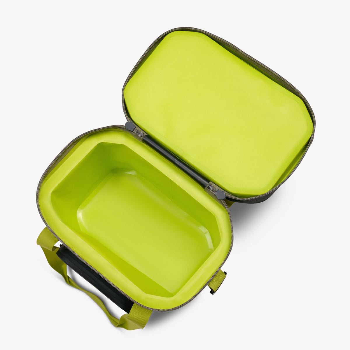 trailmate-18-can-cooler-bag-a2 00066772-O2.jpg
