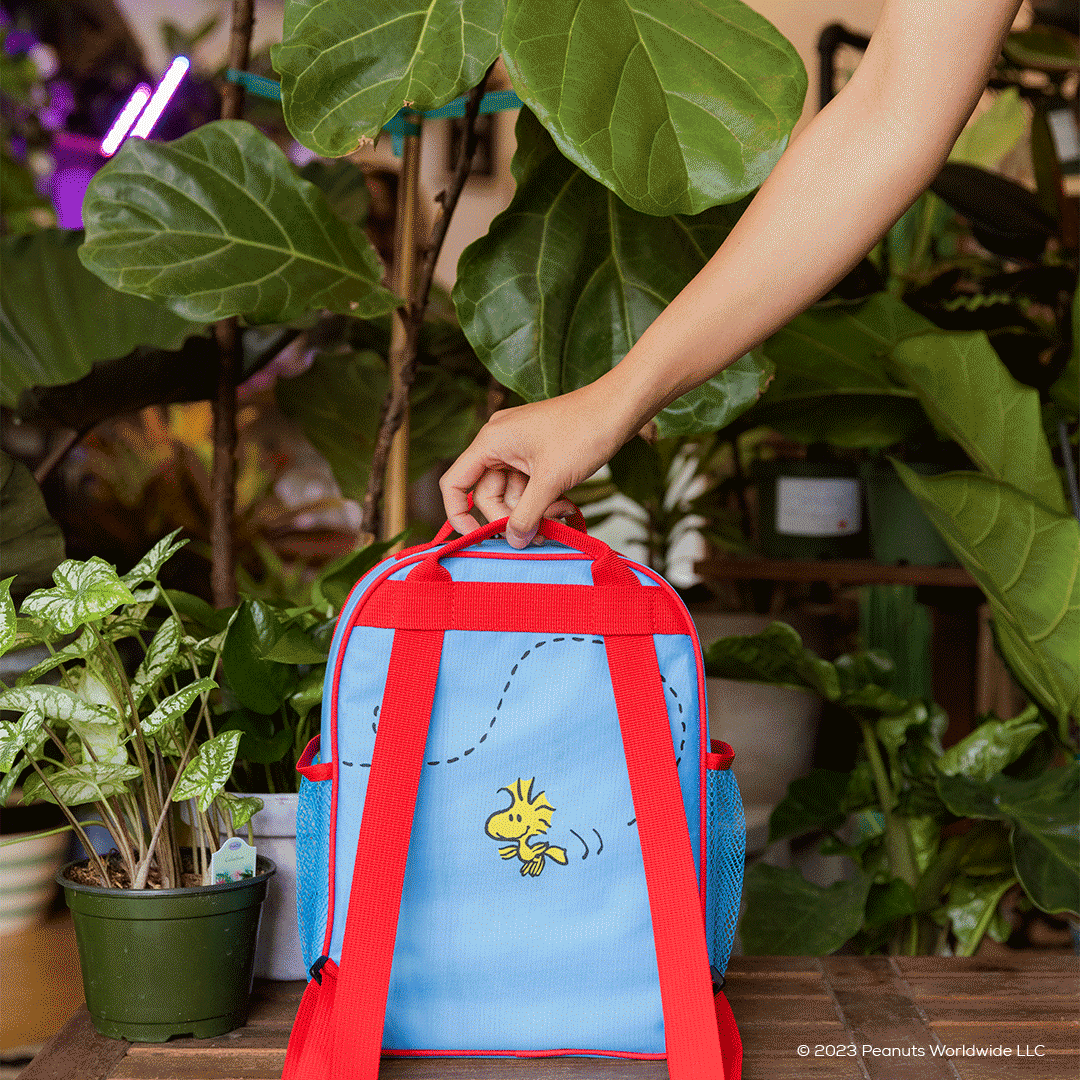 snoopy-mini-convertible-backpack-cooler-n0 Peanuts_Part_2_NATIVE_PDP_Backpack.gif